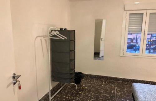 Benicalap House | Habitaciones Privadas y Económicas a un paso de Cortes Valencianas