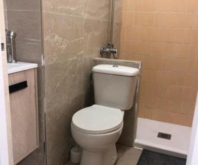 Benicalap House | Habitaciones Privadas y Económicas a un paso de Cortes Valencianas