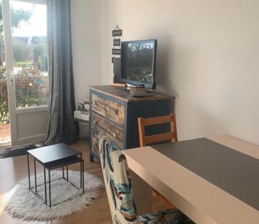 Thorigny-sur-Marne House | Charmant studio familial + Grand Jardin