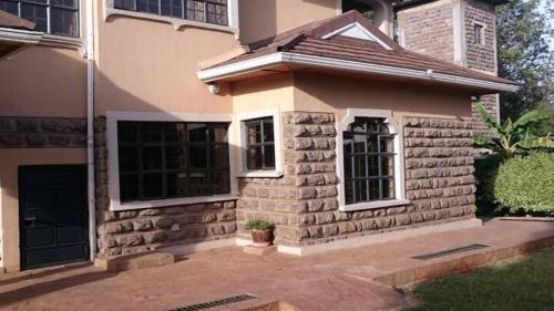 Nairobi House | Cozy Guesthouse at Farm Escape