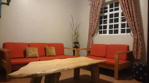 Nairobi House | Cozy Guesthouse at Farm Escape