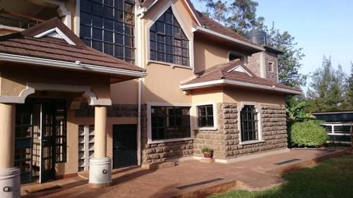 Nairobi House | Cozy Guesthouse at Farm Escape