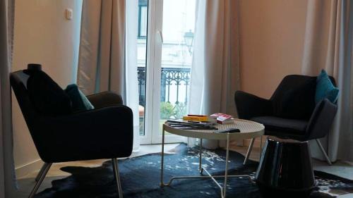 Huy Apartment | One bedroom appartement with city view balcony and wifi at Hoei