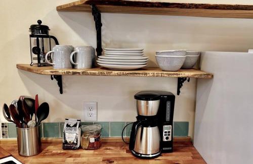 Blue Hill House | LadySlipper - Cozy Cottage with Sunrise Views