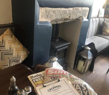 Huddersfield Hotel | The Cropper's Arms