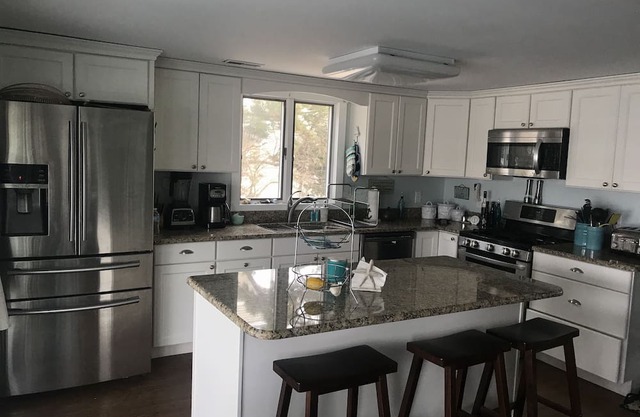 Beautiful 5 Bedroom Home in Brant Beach. Entertain in Style. Pet Friendly