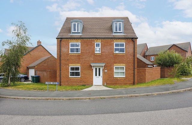 Stunning Coventry House for the Larger Group with Parking and Hot Tub
