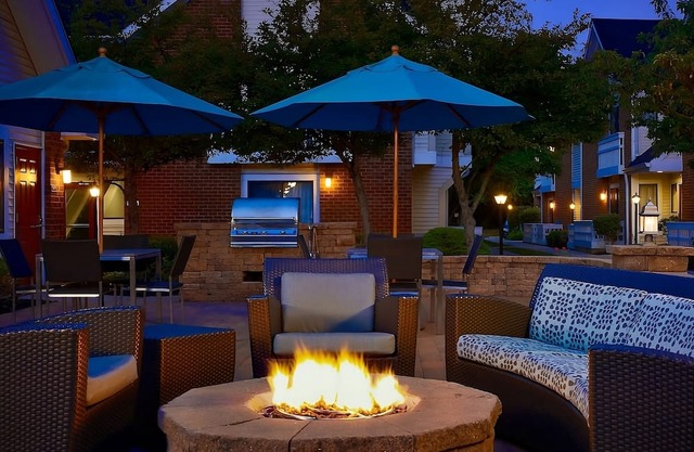 Prime Location! On-site Pool and Pet Friendly Property, Near Cheyenne Mountain