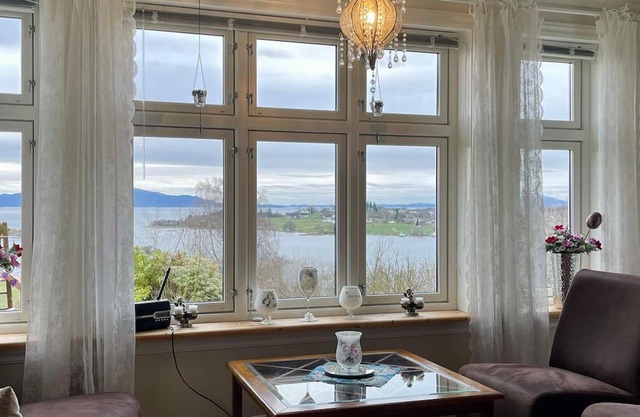 6 person holiday home in Sæbøvik