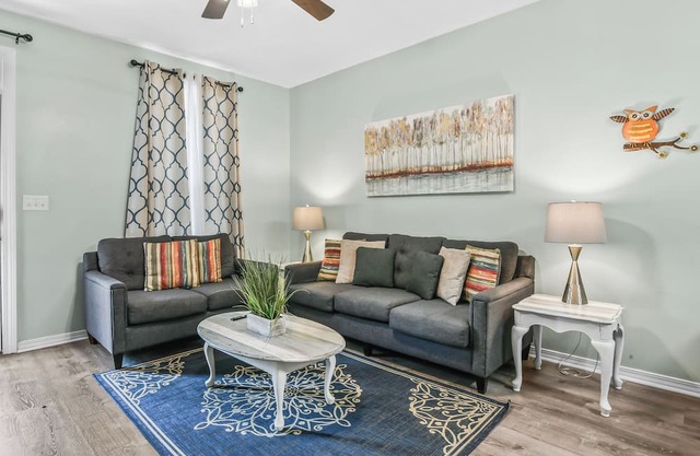 3 Bedroom Townhome 87B, one block to beach, close to casinos, & attractions