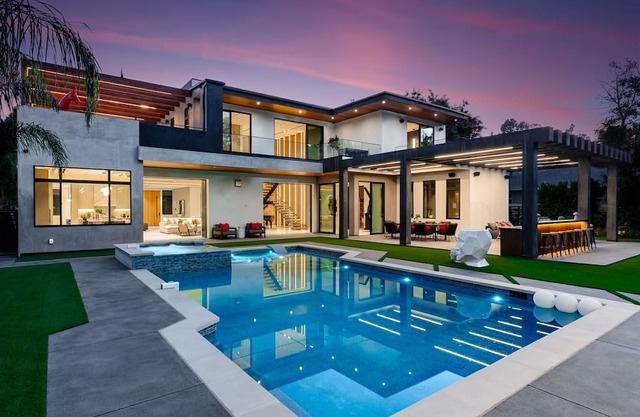 Amazing 5 bedrooms Villa with large swimming pool