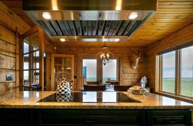 Tranquil 4-bedroom Glacier View Getaway