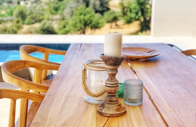 Luxurious villa with walled garden and private swimming pool