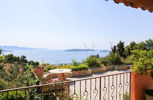 Best location deluxe apartment "Fire" in Villa Stratos near the sea amazing view
