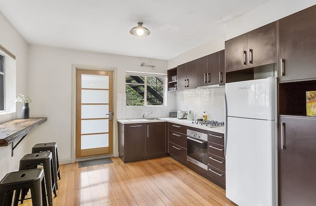 August Apartment - stone's throw from vibrant North Hobart