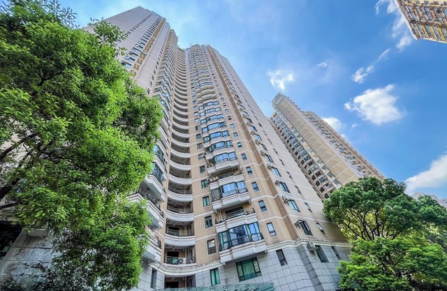 Tyms 2BR 1BA Apt Xujiahui Metro