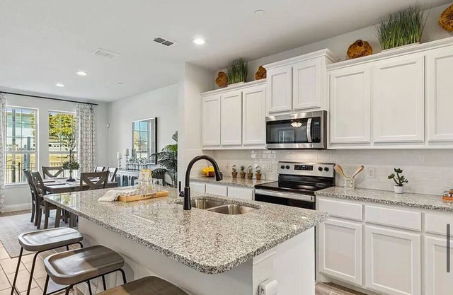 Charming 2-bedroom townhome with AC, fitness room in Watauga