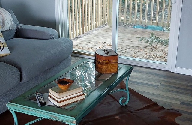 Cozy cabin in small town Crescent with WiFi