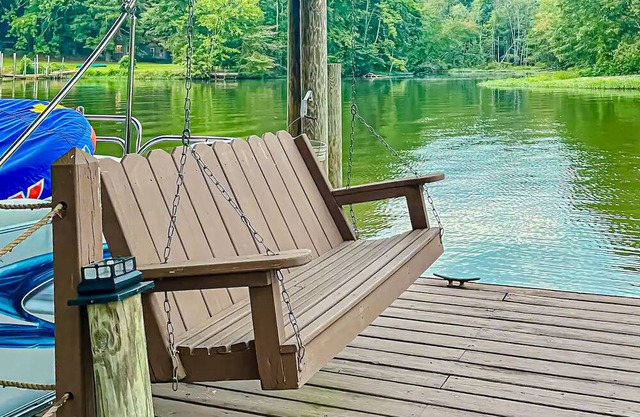 Lakefront dog friendly retreat w/boat ramp & dock