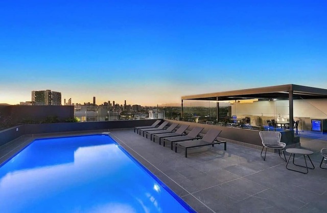 Hanlon Park Escape - 250m to Stones Corner Village