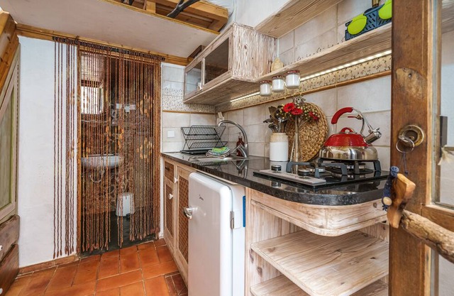 Studio Apartment 'Alma' with Mountain View, Shared Terrace and Wi-Fi