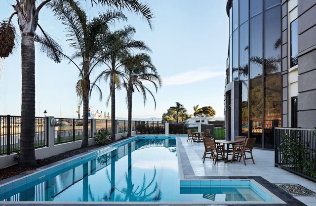 1BR Apartment | 5 minutes walk (600m) to CBD!
