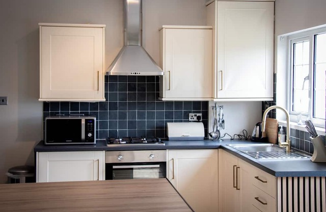 Cosy cottage, with on site amenities, minutes from Royal Troon Golf Club & beach