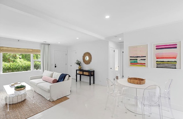 little Cottage on Cove Charming 2-bedroom in soothing Sag Harbor with WiFi, AC