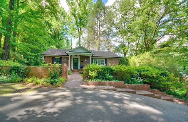 Cozy, Peaceful Cottage - Near Wake Forest!