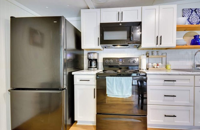 ‘The Reynolda Cottage’ w/ Decks, Near Wake Forest!