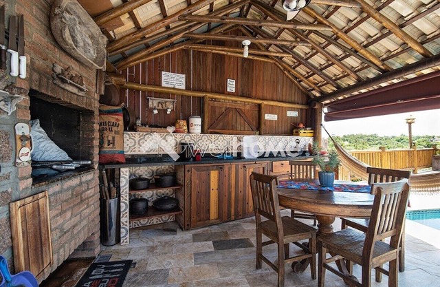 Casa na rocha com vista deslumbrante