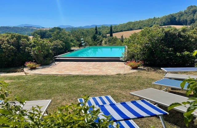 Fantastic panoramic views - exc villa, pool + grounds - pool house - 12 guests