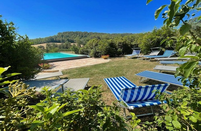 Exc beautiful villa, pool + grounds - pool house - sleeps 12 guests