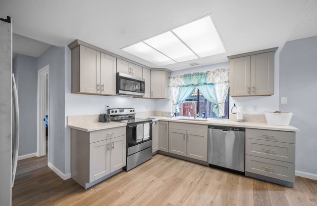 Cozy home, Game Room, Close to: Mall, Downtown, Mexico, Beach, WiFi, Crib, Urban