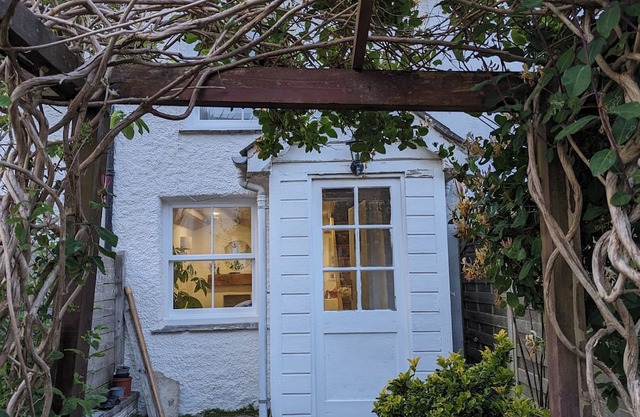 Cosy, quiet, city centre cottage
