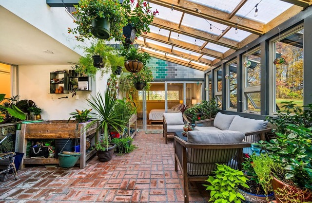 Secluded botanical Oasis