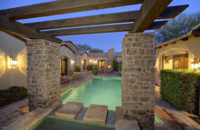 Spanish style Golf Course Villa - Outdoor pools & living space