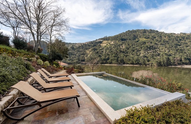 Douro Riverside Refuge Lodge