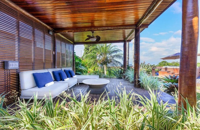 Mansion with incredible views in Guarujá - Gua001