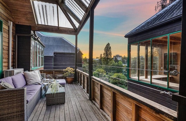 Tree Top Retreat in Central City - By KOSH BNB