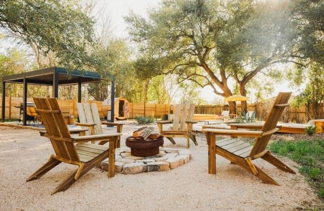 New! Little Lockhart Oasis with Sauna & Cowboy Pool
