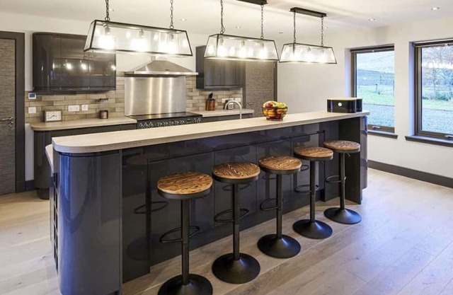 Stunning private villa for 12 guests with WIFI, TV, patio, pets allowed, panoramic view and park...