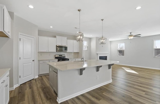 CUSTOM VILLA: MASTER ON 1ST FLOOR.