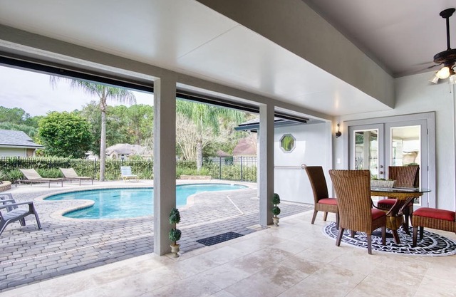 ~Zephyr Zen Sleeps 12 Heated Pool & Spa~