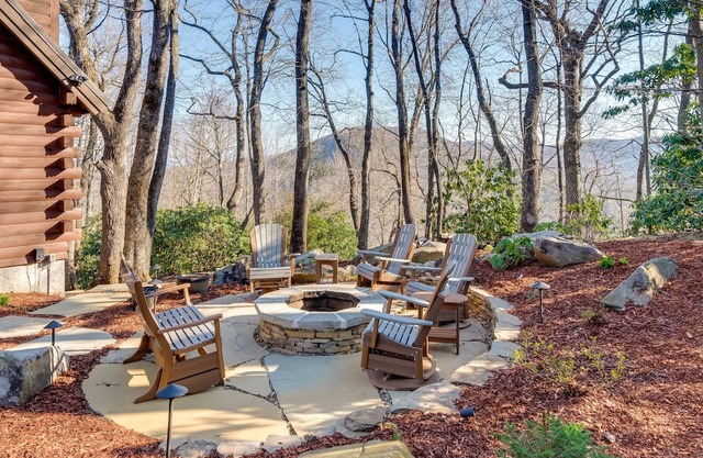 Burnsville Cabin - Deck, Fire Pit & Mountain Views