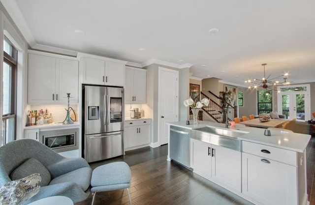 Luxury home with hottub next to brave stadium