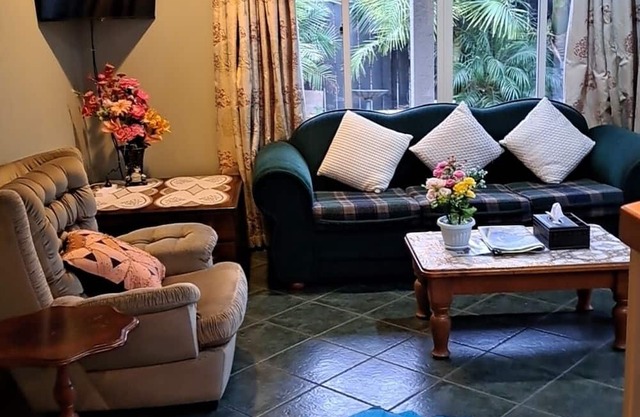 Sunny 4 bedrooms house with Free Wi-Fi