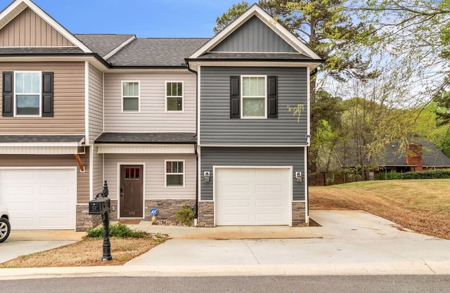 Charming Townhome near Downtown Anderson