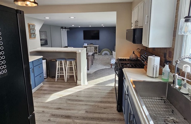 Clean Whole House With Hot Tub 15 Minutes to Anywhere in Buffalo