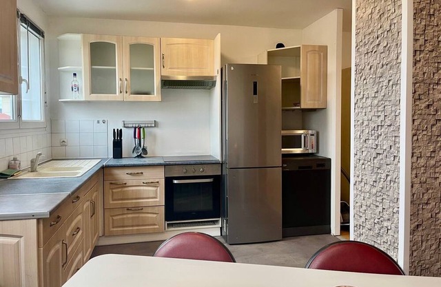 Grand Appartement Lumineux de 4 Chambres 92m²